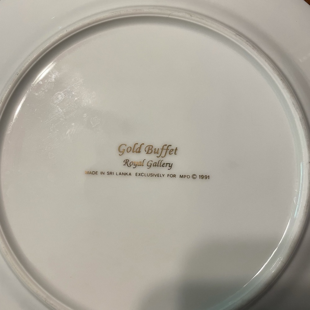 Gold Buffet Christmas dishes-SOLD - Picture 5 of 8